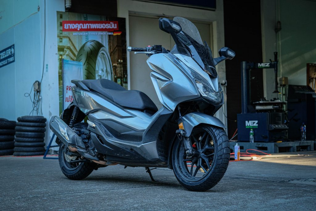 METZELER KAROO STREET สำหรับ Forza,Xmax และ ADV350